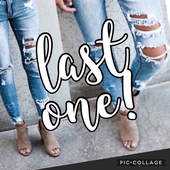 Denim - ✨SALE✨SIZE 3💗Distressed Skinny Jeans